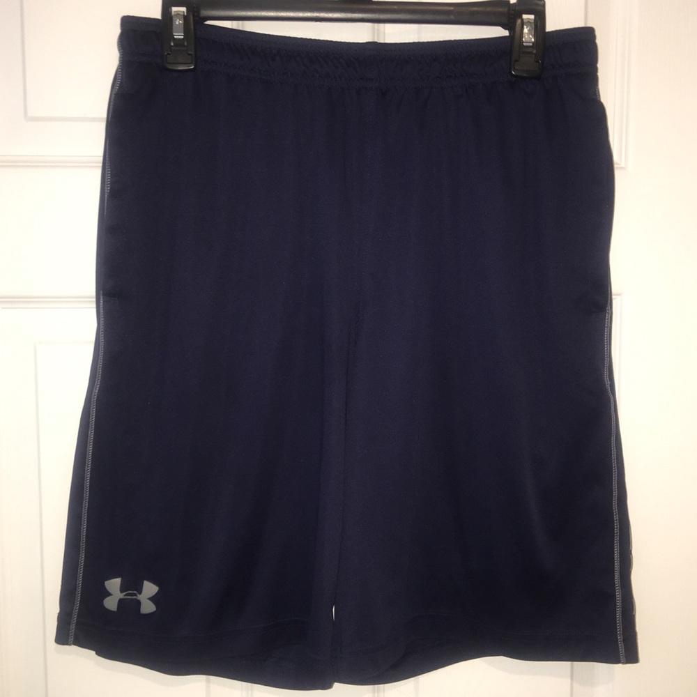 Men’s L navy gray Under Armour basketball shorts
